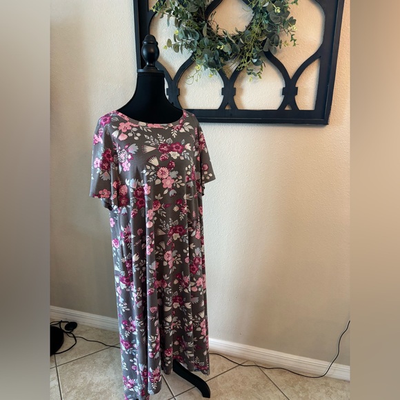 Lularoe Carly Hi Low Swing Dress Gray with Pink Floral 3XL - Picture 1 of 3